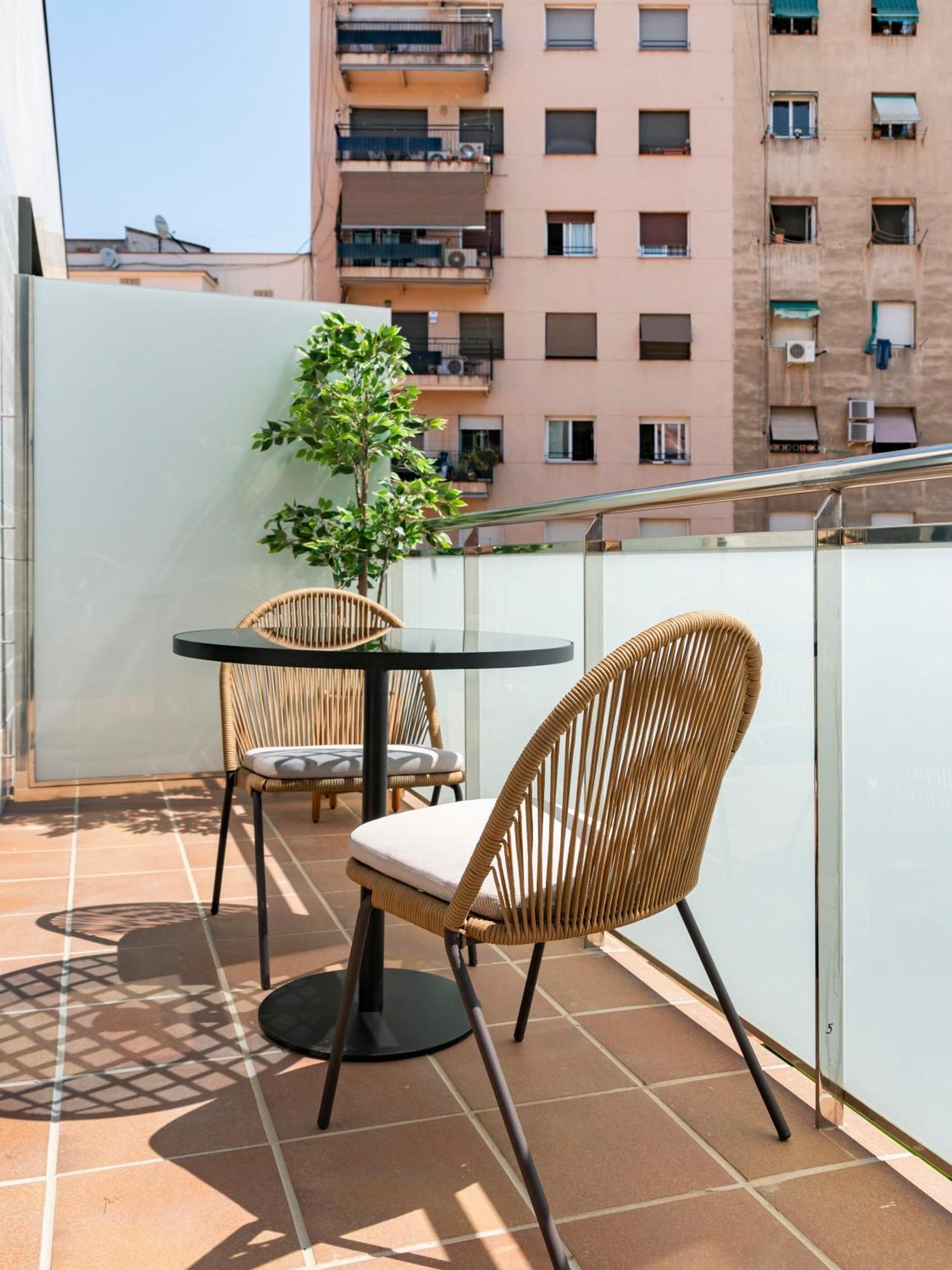 Hotel Limehome Carrer De Besalu 82